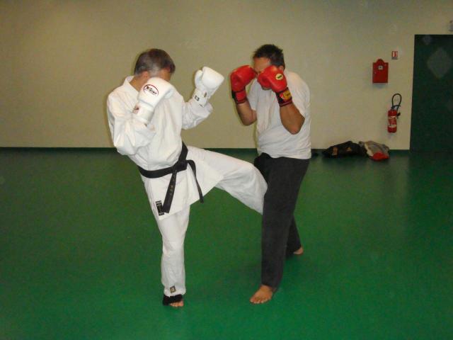 low kick interieur